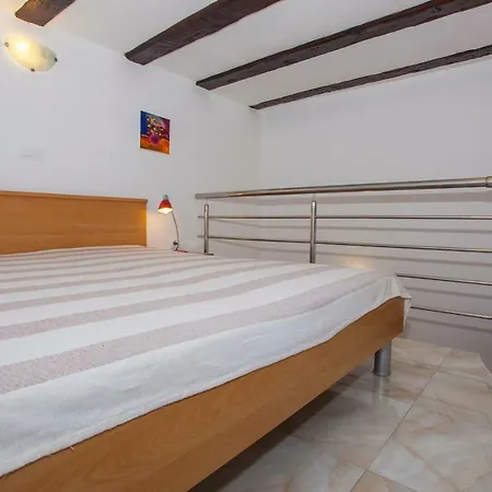 Apartment Lara Podgora (Split-Dalmatia)