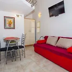 Lara Apartmán