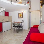 Lara Apartmán *
