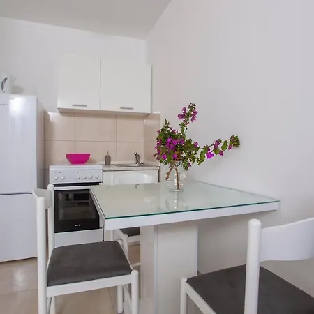 Lara Apartment *