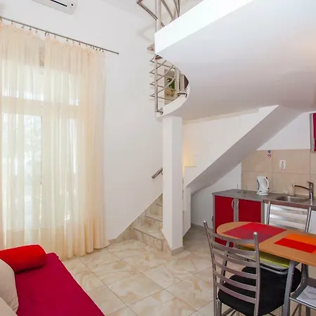 Apartment Lara *